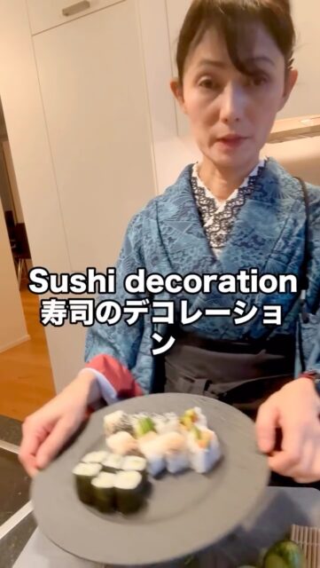 🍣 Sushi Decoration – simple & elegant
🍣 お寿司のデコレーション方法
🍣 Sushi-Dekoration – einfach & schön
① 🇬🇧 Cut about 5 cm from the end of a cucumber
🇯🇵 きゅうりの端を約5cmカット
🇩🇪 Schneide ca. 5 cm vom Ende der Gurke ab
② 🇬🇧 Slice very thinly (about 1 mm) with a small knife
🇯🇵 果物ナイフで約1mmに薄くスライス
🇩🇪 Mit einem kleinen Messer ca. 1 mm dünn schneiden
③ 🇬🇧 Slightly overlap the slices
🇯🇵 少しずらして重ねる
🇩🇪 Die Scheiben leicht überlappen
④ 🇬🇧 Gently place between the sushi
🇯🇵 お寿司とお寿司の間にそっと挟む
🇩🇪 Sanft zwischen das Sushi legen
✨ 🇬🇧 A small touch makes a big difference
✨ 🇯🇵 ちょっとの工夫で、ぐっと美しく
✨ 🇩🇪 Kleine Details machen den großen Unterschied
📌 🇬🇧 Save this for later
📌 🇯🇵 よかったら保存してください
📌 🇩🇪 Zum späteren Nachmachen speichern
🍣 🇬🇧 Sushi class reservation with @sushi_yoko_com
Book online in 2 minutes
🍣 🇯🇵 @sushi_yoko_com
お寿司教室のご予約｜オンラインで2分
🍣 🇩🇪 Sushi-Kurs buchen mit @sushi_yoko_com
Online in nur 2 Minuten
👉 Link in profile
#SushiDecoration #SushiClass #JapaneseFood #SushiArt #SushiYoko